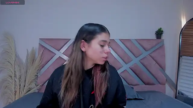 Rachell criss online show from 03-28-26, 04:35