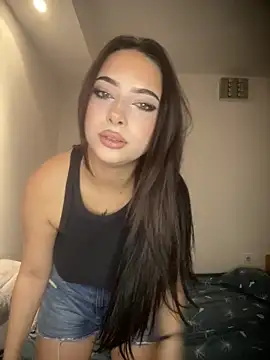 Snapshot of Bella__Booty chatting on 10-25-25, 05:57 Bella  Booty online show from 10-25-25, 05:57