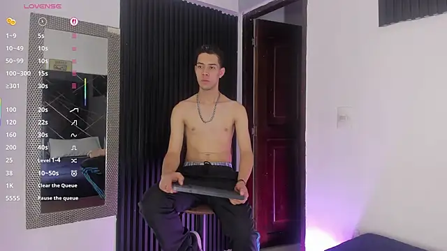 Snapshot of _Axel_09 chatting on 05-15-26, 04:10 Axel 09 online show from 05-15-26, 04:10
