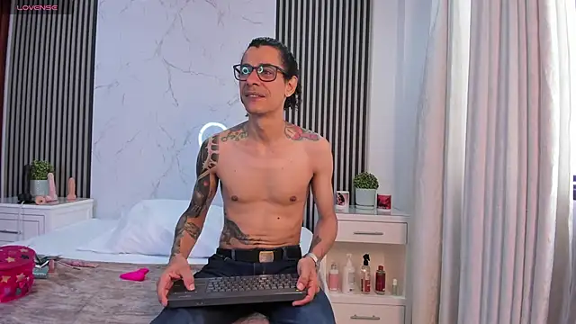 JackAndRosse  online show from 11-28-25, 01:33