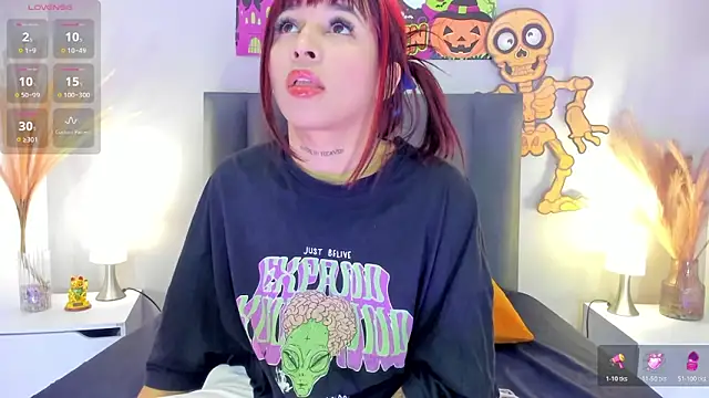 MartinaBlakees online show from 10-22-25, 01:10