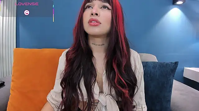 MartinaBlakees online show from 11-18-25, 01:47