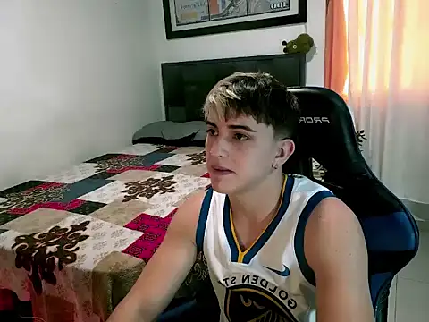 Snapshot of Justin_trevor1 chatting on 06-19-26, 10:36 Justin trevor1 online show from 06-19-26, 10:36