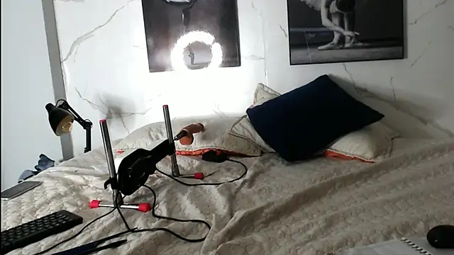 Evaa 18 online show from 12-22-25, 05:46