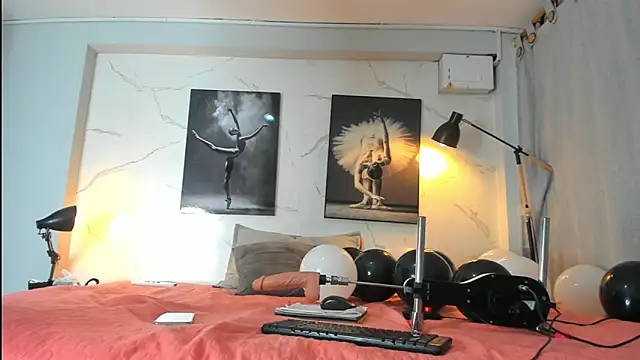 Evaa 18 online show from 10-31-25, 06:04