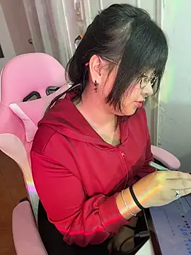 Lolii Zoe online show from 12-17-25, 08:25