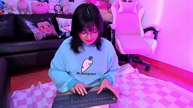 Lolii Zoe online show from 11-30-25, 08:31