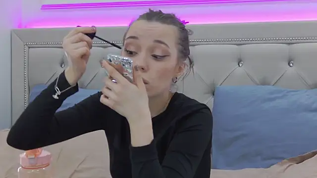 ZoeyNeal online show from 03-26-26, 01:53