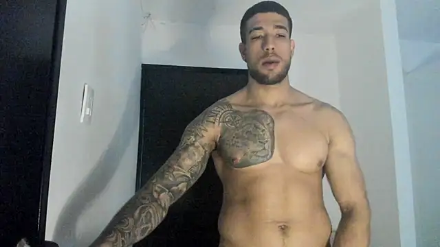 Snapshot of ThiagoLugo chatting on 05-26-26, 04:27 ThiagoLugo online show from 05-26-26, 04:27