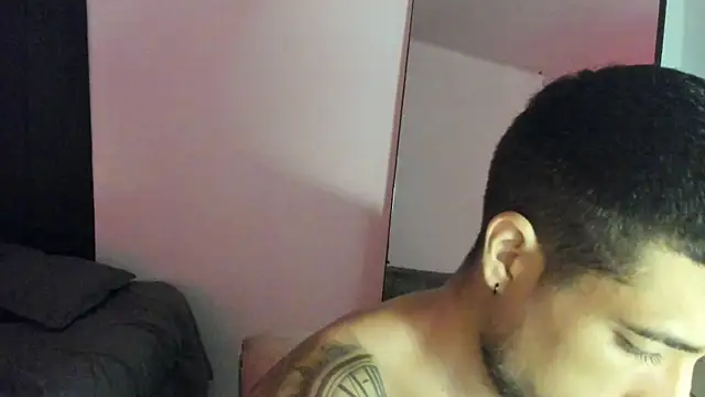 Snapshot of ThiagoLugo chatting on 10-18-25, 12:23 ThiagoLugo online show from 10-18-25, 12:23