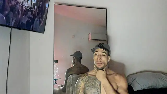 Snapshot of ThiagoLugo chatting on 09-12-25, 10:09 ThiagoLugo online show from 09-12-25, 10:09
