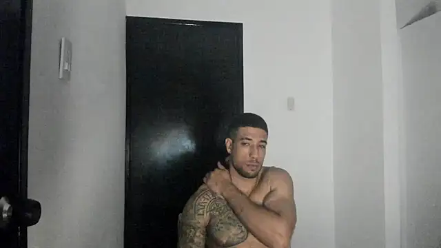Snapshot of ThiagoLugo chatting on 05-23-26, 02:43 ThiagoLugo online show from 05-23-26, 02:43