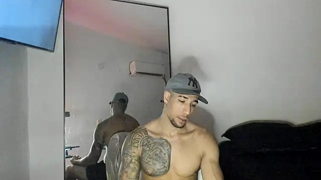 Snapshot of ThiagoLugo chatting on 09-21-25, 03:33 ThiagoLugo online show from 09-21-25, 03:33