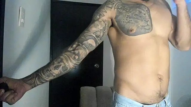 Snapshot of ThiagoLugo chatting on 06-11-26, 04:20 ThiagoLugo online show from 06-11-26, 04:20