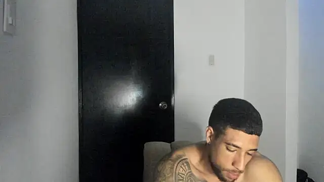 Snapshot of ThiagoLugo chatting on 05-05-26, 04:37 ThiagoLugo online show from 05-05-26, 04:37