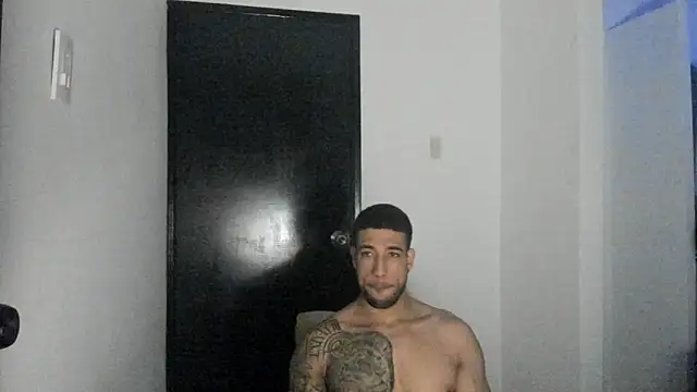 Snapshot of ThiagoLugo chatting on 05-26-26, 04:21 ThiagoLugo online show from 05-26-26, 04:21