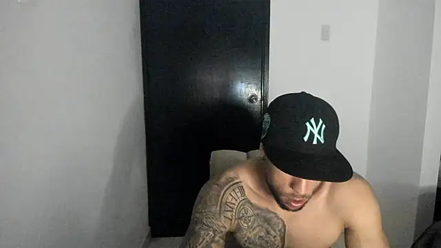 Snapshot of ThiagoLugo chatting on 05-01-26, 05:01 ThiagoLugo online show from 05-01-26, 05:01