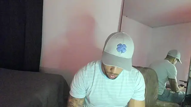Snapshot of ThiagoLugo chatting on 10-11-25, 01:50 ThiagoLugo online show from 10-11-25, 01:50