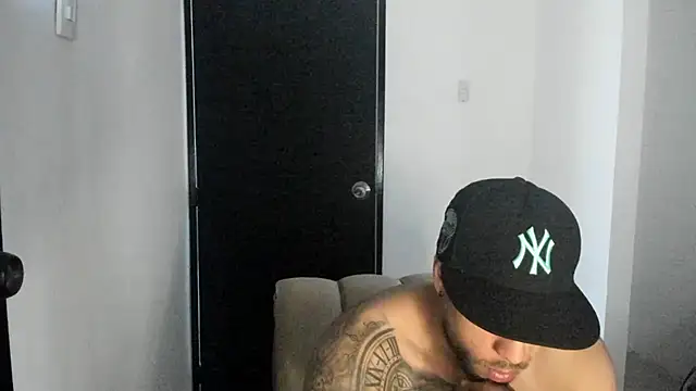 Snapshot of ThiagoLugo chatting on 05-28-26, 04:13 ThiagoLugo online show from 05-28-26, 04:13