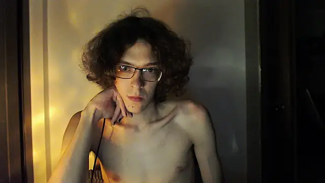 Snapshot of LovesomeCookie chatting on 05-29-26, 05:52 LovesomeCookie online show from 05-29-26, 05:52