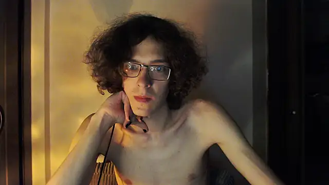 Snapshot of LovesomeCookie chatting on 05-20-26, 06:49 LovesomeCookie online show from 05-20-26, 06:49