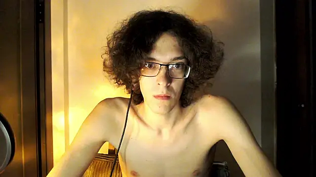 Snapshot of LovesomeCookie chatting on 05-15-26, 05:44 LovesomeCookie online show from 05-15-26, 05:44