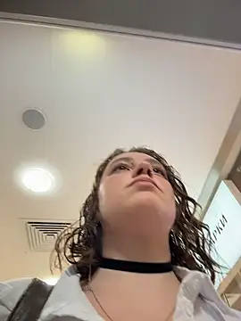 lucy-joy online show from 10-28-25, 09:41