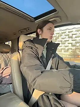 DollyTall online show from 11-18-25, 09:34