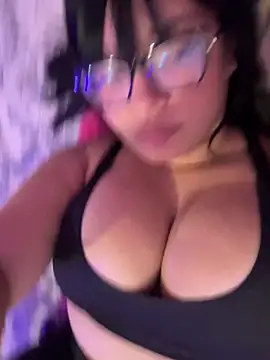 Snapshot of Emily_Taylor2 chatting on 05-16-26, 01:37 Emily Taylor2 online show from 05-16-26, 01:37