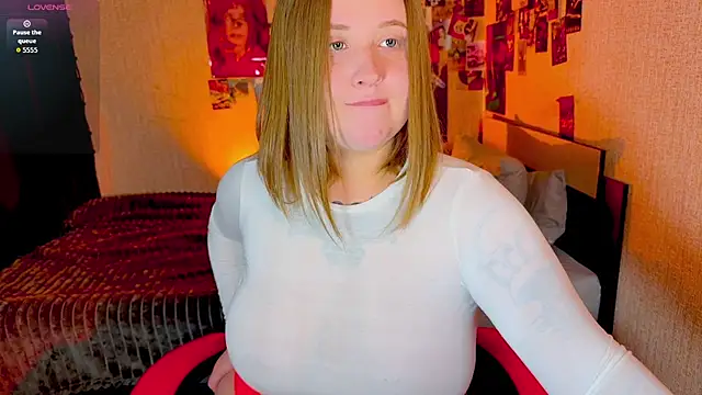 Snapshot of NaomiRey1 chatting on 04-23-26, 05:47 NaomiRey1 online show from 04-23-26, 05:47