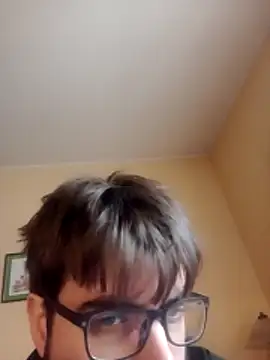 Snapshot of ynroh_87 chatting on 03-11-26, 11:15 ynroh 87 online show from 03-11-26, 11:15