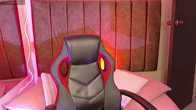 Megan  cole1 online show from 10-04-25, 04:36