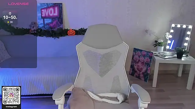 ArleneThomas online show from 11-28-25, 01:33