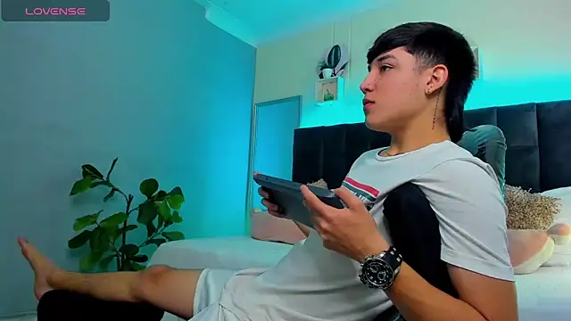 Snapshot of Ares_di_martin chatting on 09-19-25, 02:54 Ares di martin online show from 09-19-25, 02:54