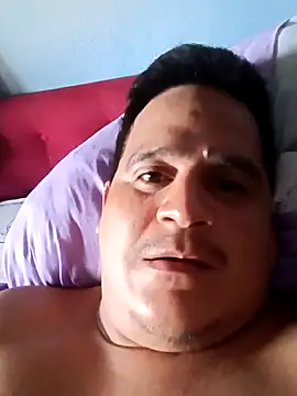Snapshot of reguetones92 chatting on 04-29-26, 06:58 reguetones92 online show from 04-29-26, 06:58