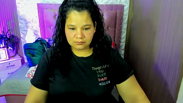 Snapshot of May_fk chatting on 09-19-25, 04:38 May fk online show from 09-19-25, 04:38