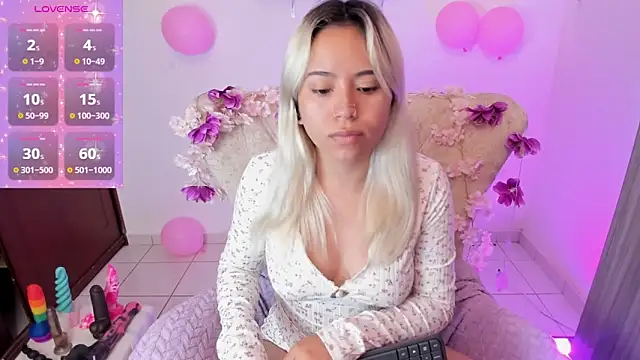 Snapshot of Nataliahenao69 chatting on 10-18-25, 05:37 Nataliahenao69 online show from 10-18-25, 05:37