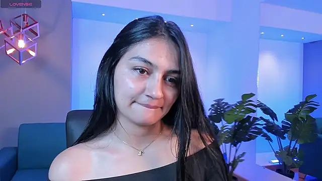 Snapshot of AidaJones chatting on 10-23-25, 12:04 AidaJones online show from 10-23-25, 12:04