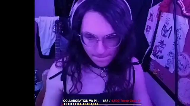 Snapshot of DemonessScarlett chatting on 10-28-25, 09:14 DemonessScarlett online show from 10-28-25, 09:14