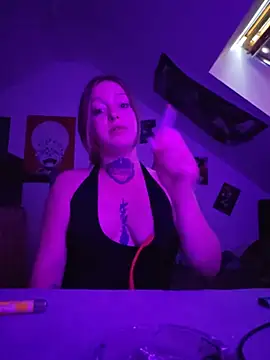 Snapshot of Amatrice_X chatting on 06-19-26, 04:02 Amatrice X online show from 06-19-26, 04:02