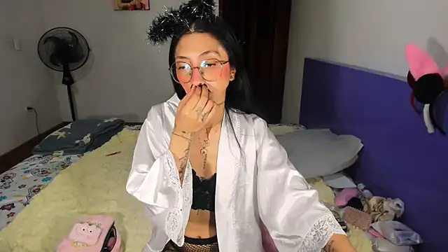 Snapshot of Anais_lux chatting on 05-02-26, 12:49 Anais lux online show from 05-02-26, 12:49