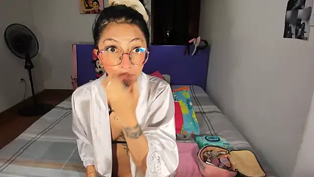 Snapshot of Anais_lux chatting on 05-08-26, 12:03 Anais lux online show from 05-08-26, 12:03