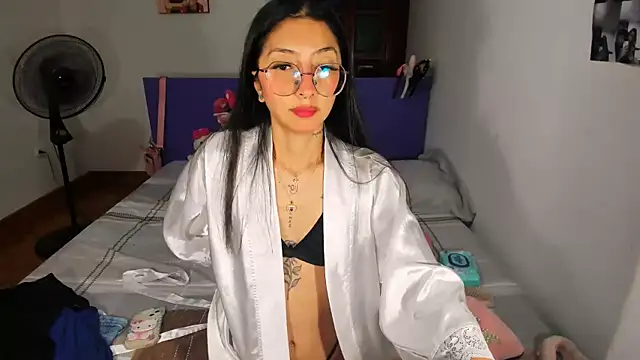 Snapshot of Anais_lux chatting on 05-15-26, 11:47 Anais lux online show from 05-15-26, 11:47