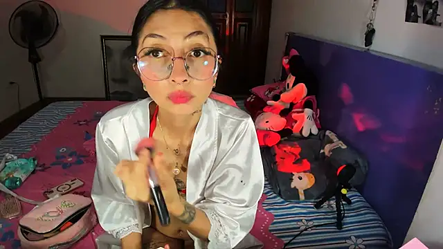 Snapshot of Anais_lux chatting on 06-16-26, 11:49 Anais lux online show from 06-16-26, 11:49
