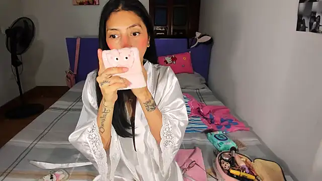Snapshot of Anais_lux chatting on 05-11-26, 12:01 Anais lux online show from 05-11-26, 12:01