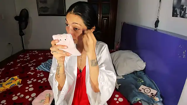Snapshot of Anais_lux chatting on 07-11-26, 11:27 Anais lux online show from 07-11-26, 11:27