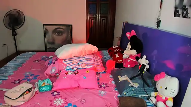 Snapshot of Anais_lux chatting on 06-15-26, 11:59 Anais lux online show from 06-15-26, 11:59