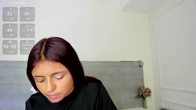 sunnyWhitee online show from 06-18-26, 07:19