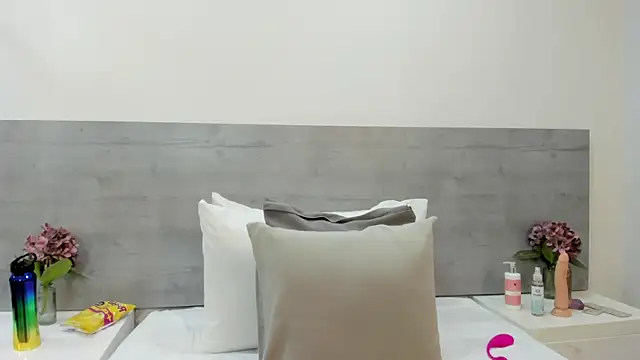 sunnyWhitee online show from 10-28-25, 07:13