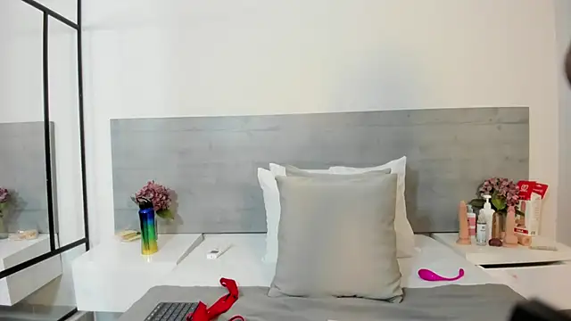 sunnyWhitee online show from 10-22-25, 07:13